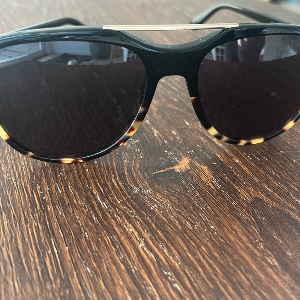 Tom Ford- Stylish Black and Tortoise Sunglasses